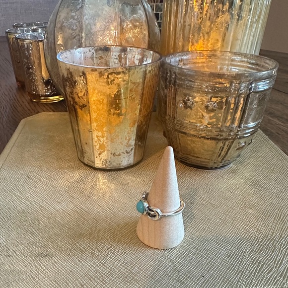 NEW silvery faux turquoise ring, horse bit design
size 6.5
Mix/match - Picture 2 of 4